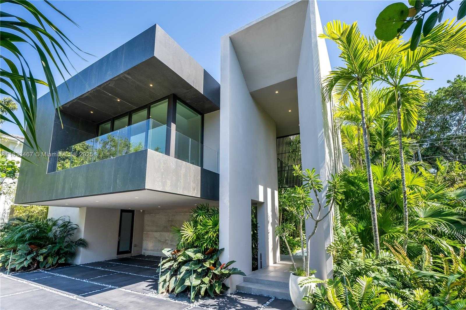Small Image of 3910 BATTERSEA RD, Miami Number 73