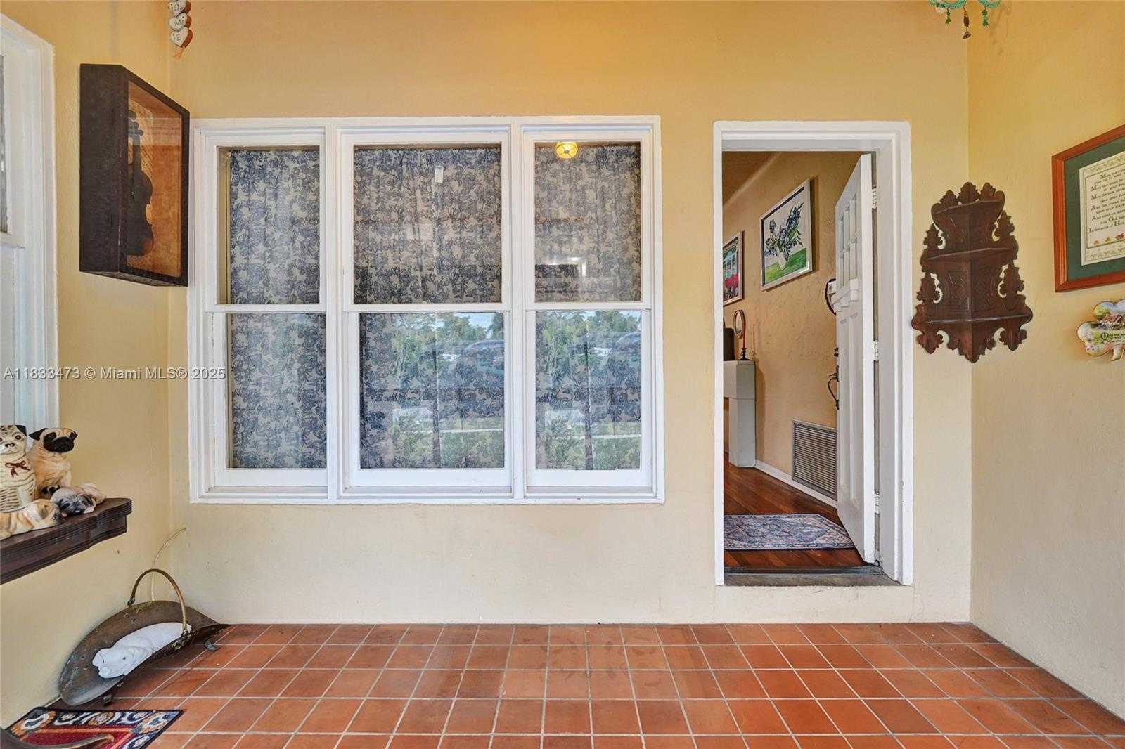 Small Image of 1340 JACKSON ST, Hollywood Number 2