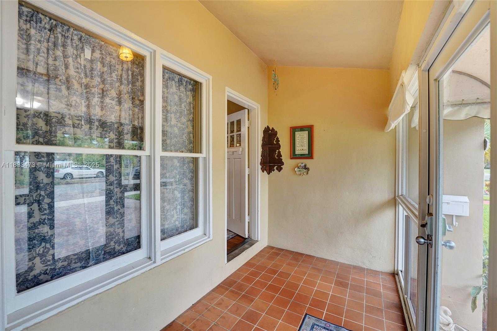 Small Image of 1340 JACKSON ST, Hollywood Number 3