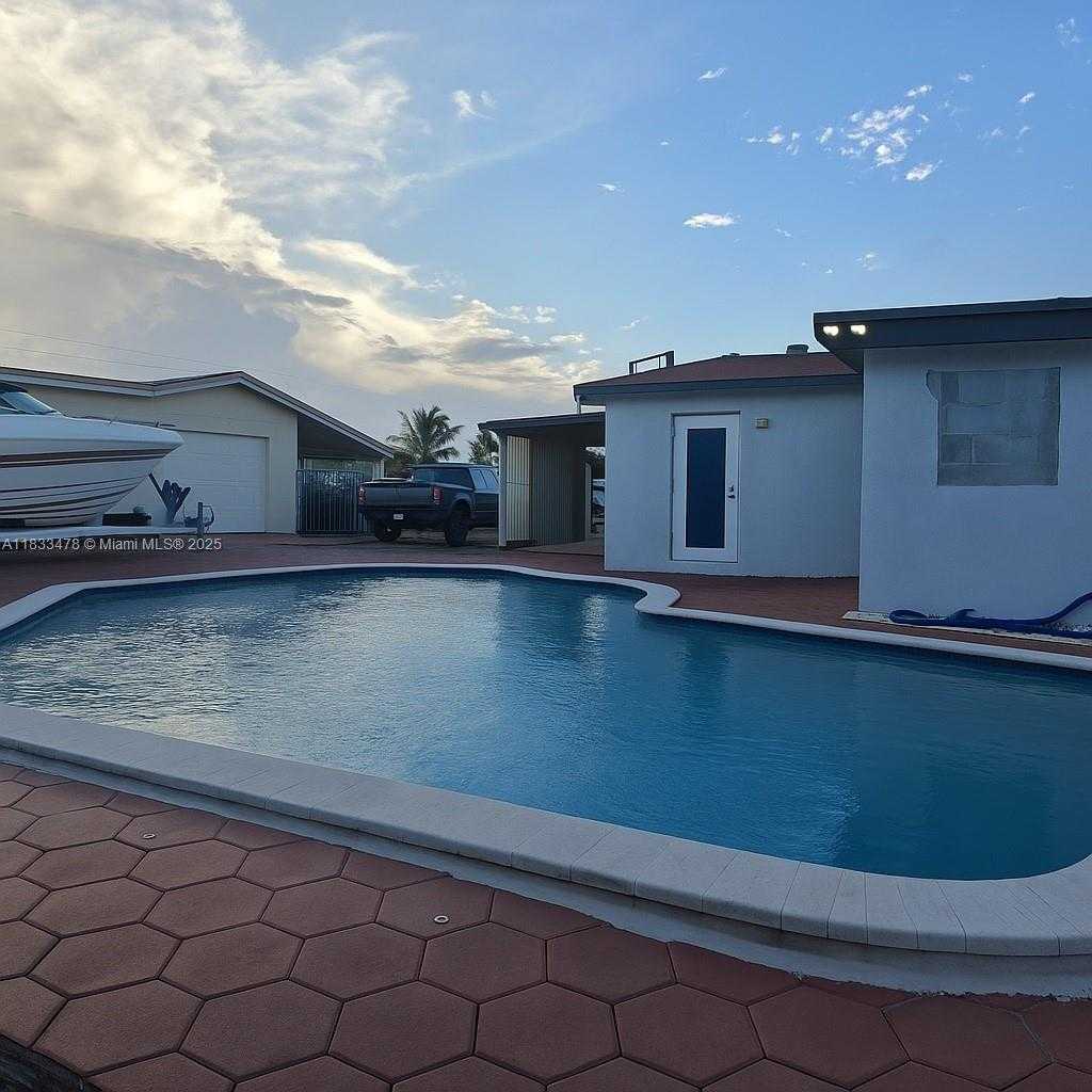 Small Image of 1320 NORTH WEST 179TH TER, Miami Gardens Number 3
