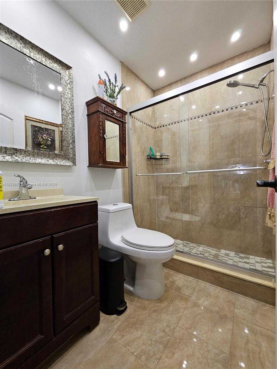 Small Image of 15126 NORTH WEST 90TH CT, Miami Lakes Number 12