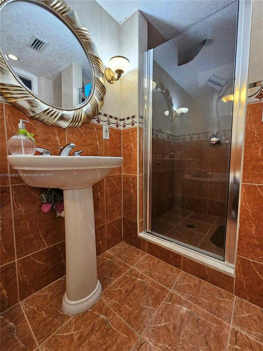 Small Image of 15126 NORTH WEST 90TH CT, Miami Lakes Number 14