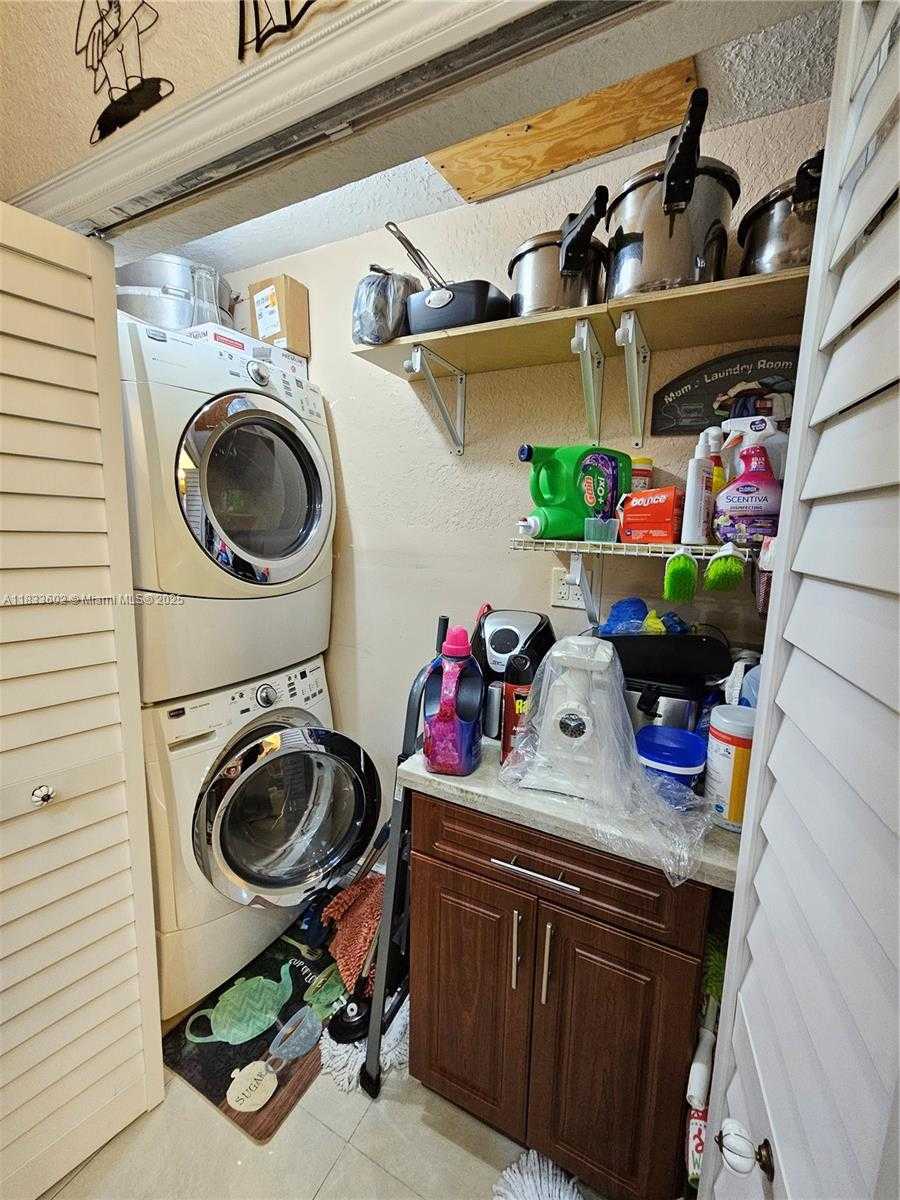 Small Image of 15126 NORTH WEST 90TH CT, Miami Lakes Number 22