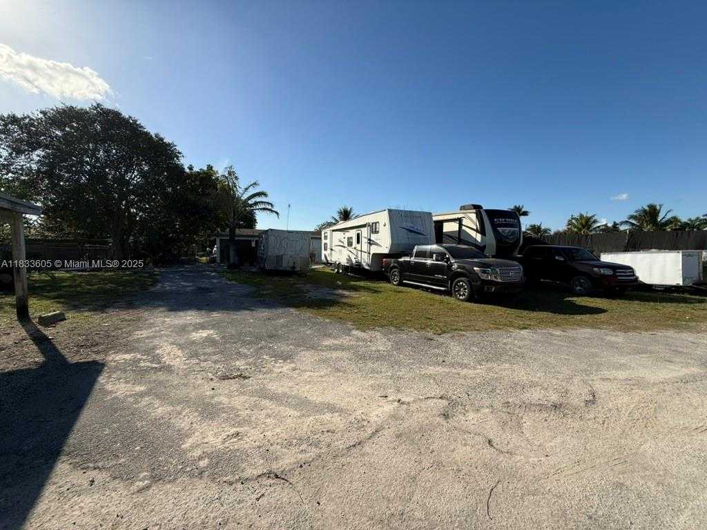 Small Image of 21025 SOUTH WEST 210TH AVE, Miami Number 11