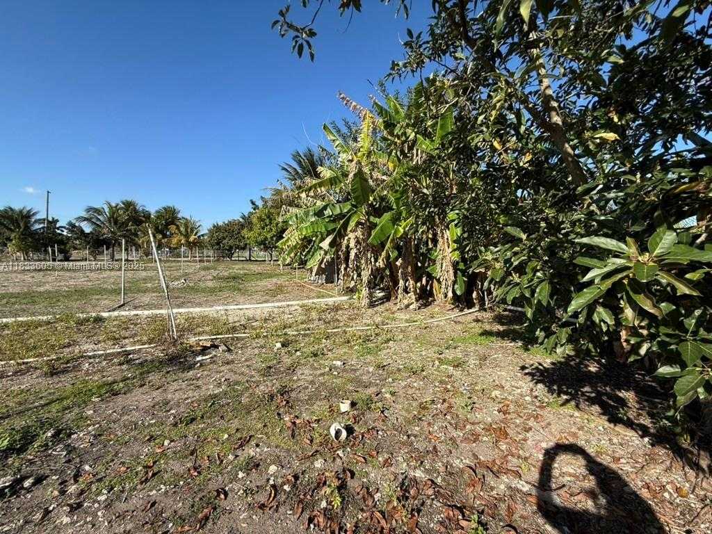 Small Image of 21025 SOUTH WEST 210TH AVE, Miami Number 13
