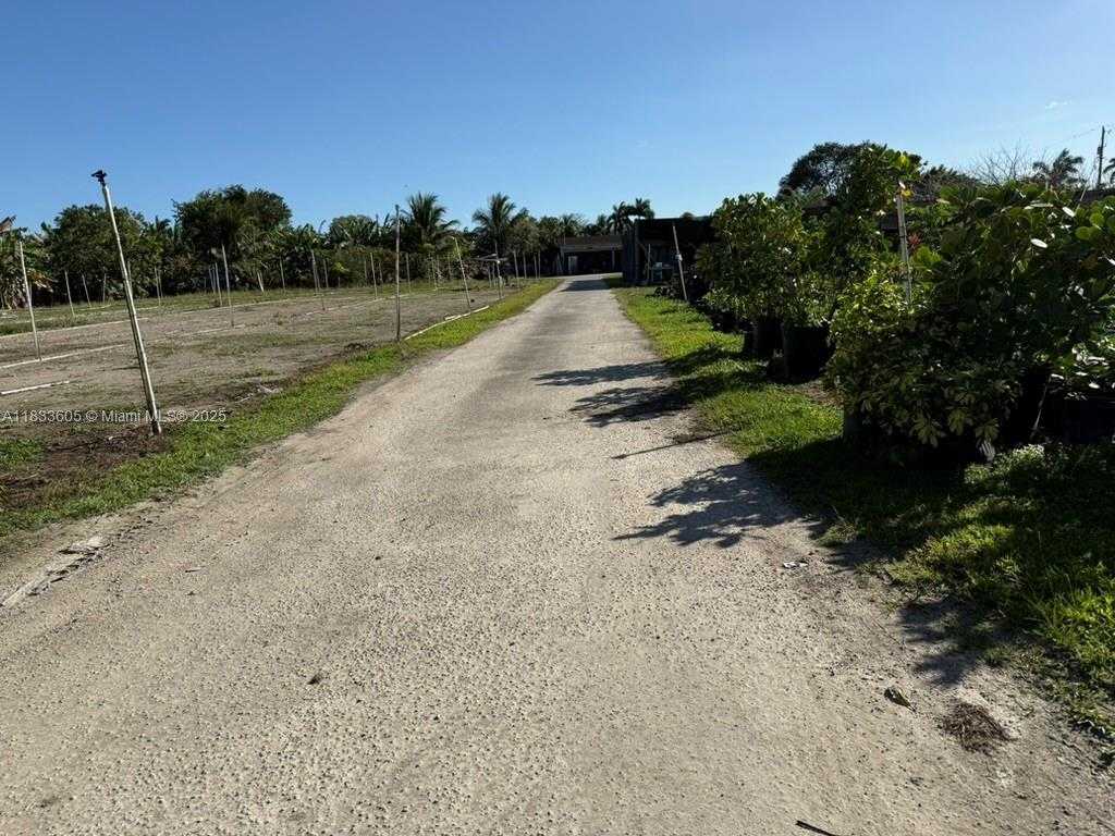 Small Image of 21025 SOUTH WEST 210TH AVE, Miami Number 19