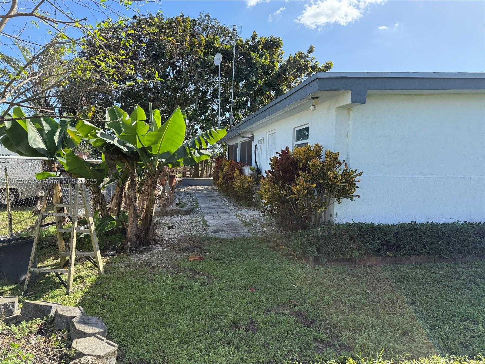 Small Image of 21025 SOUTH WEST 210TH AVE, Miami Number 2
