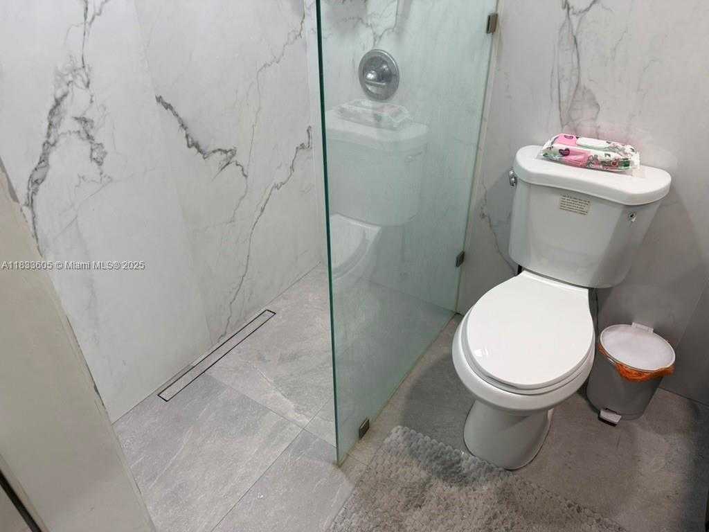 Small Image of 21025 SOUTH WEST 210TH AVE, Miami Number 24