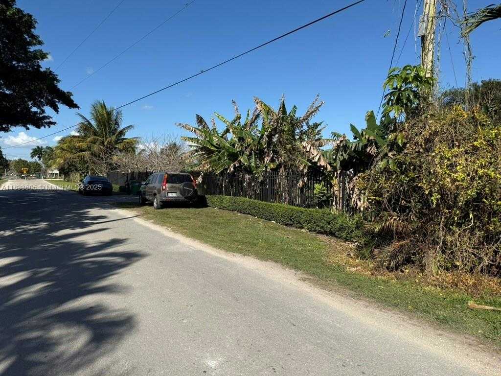 Small Image of 21025 SOUTH WEST 210TH AVE, Miami Number 27