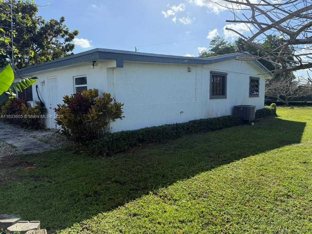 Small Image of 21025 SOUTH WEST 210TH AVE, Miami Number 3