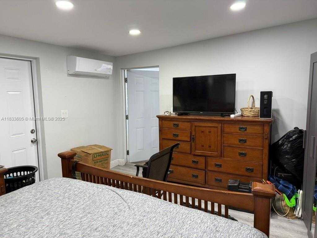 Small Image of 21025 SOUTH WEST 210TH AVE, Miami Number 33