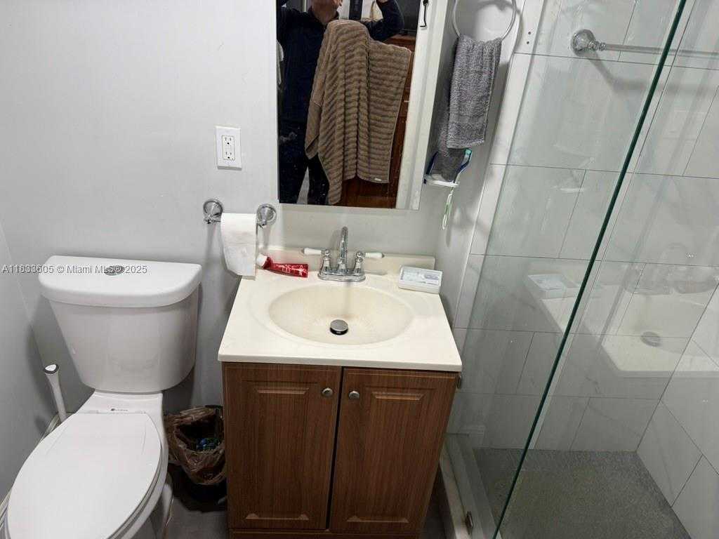 Small Image of 21025 SOUTH WEST 210TH AVE, Miami Number 34