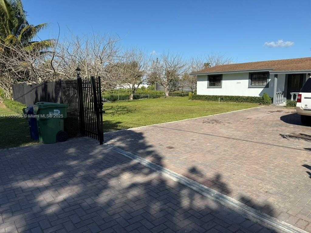 Small Image of 21025 SOUTH WEST 210TH AVE, Miami Number 35