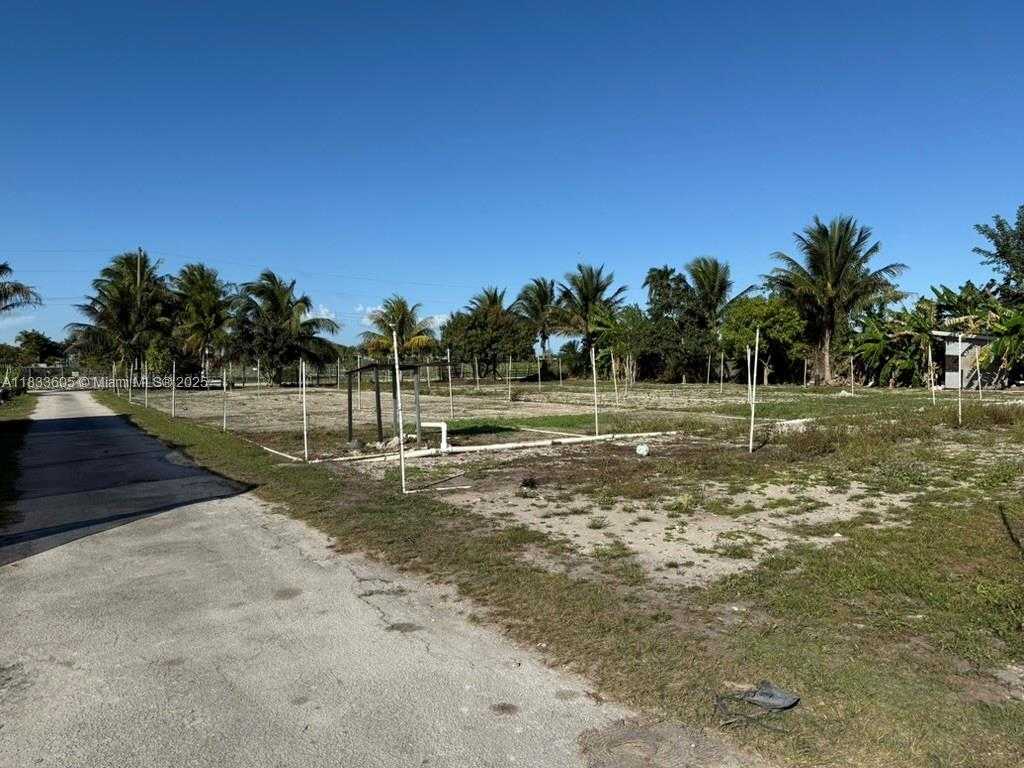 Small Image of 21025 SOUTH WEST 210TH AVE, Miami Number 36