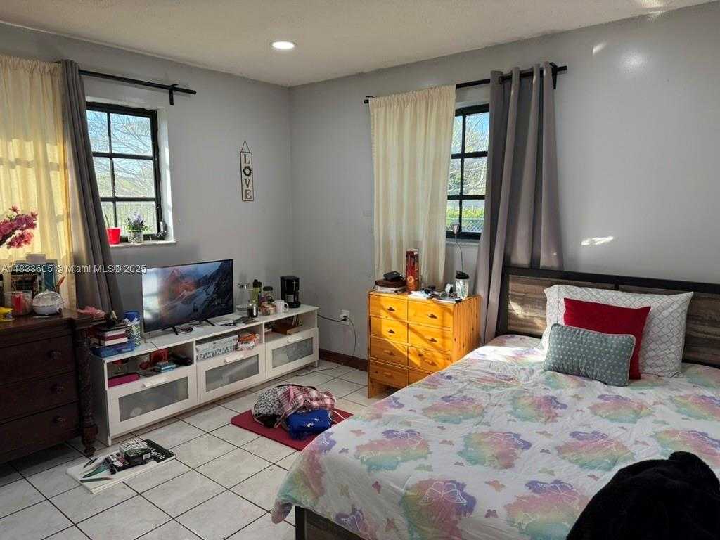 Small Image of 21025 SOUTH WEST 210TH AVE, Miami Number 39