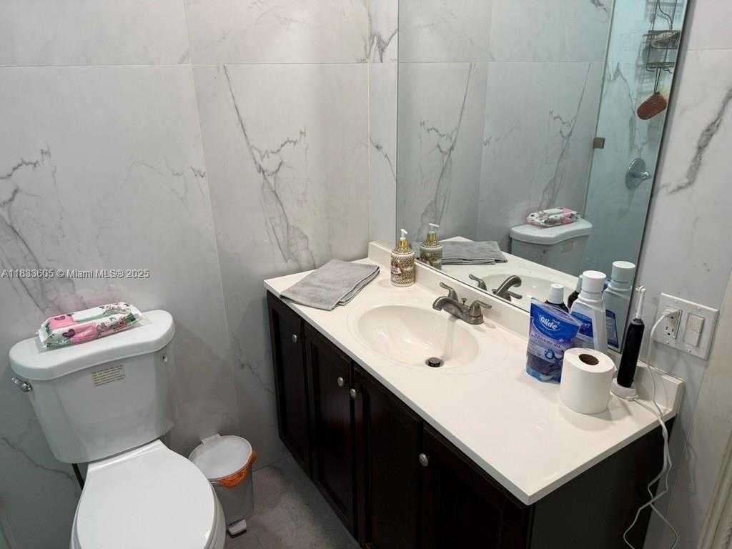 Small Image of 21025 SOUTH WEST 210TH AVE, Miami Number 42