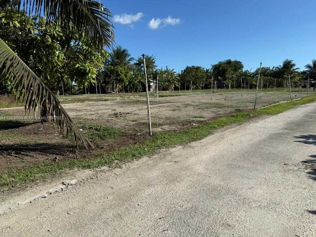 Small Image of 21025 SOUTH WEST 210TH AVE, Miami Number 51