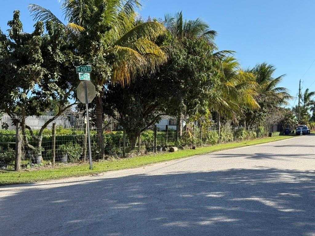 Small Image of 21025 SOUTH WEST 210TH AVE, Miami Number 60