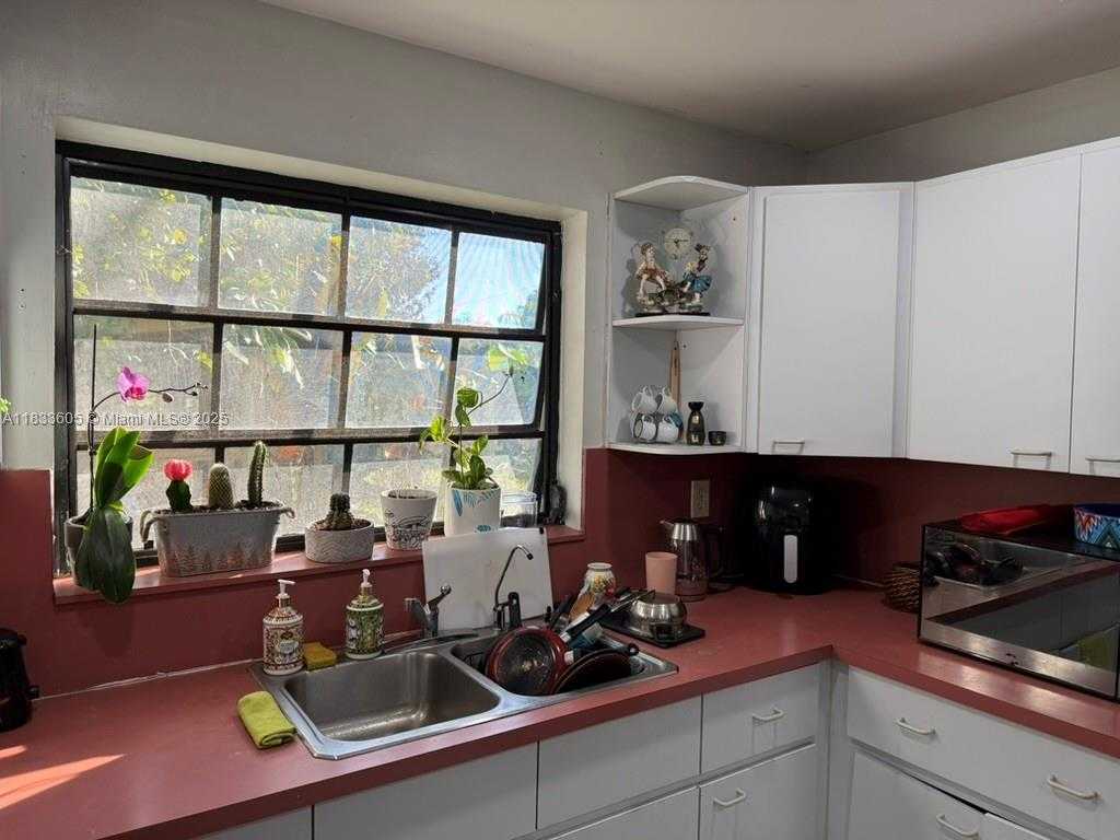 Small Image of 21025 SOUTH WEST 210TH AVE, Miami Number 62