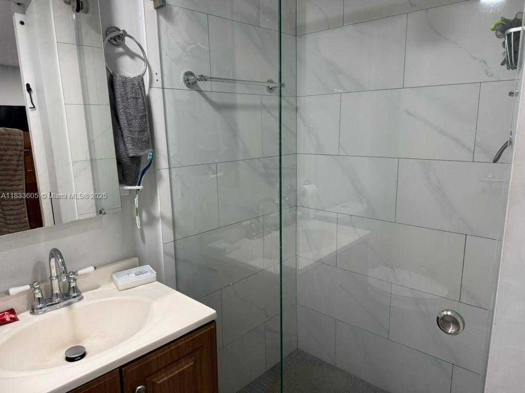 Small Image of 21025 SOUTH WEST 210TH AVE, Miami Number 70