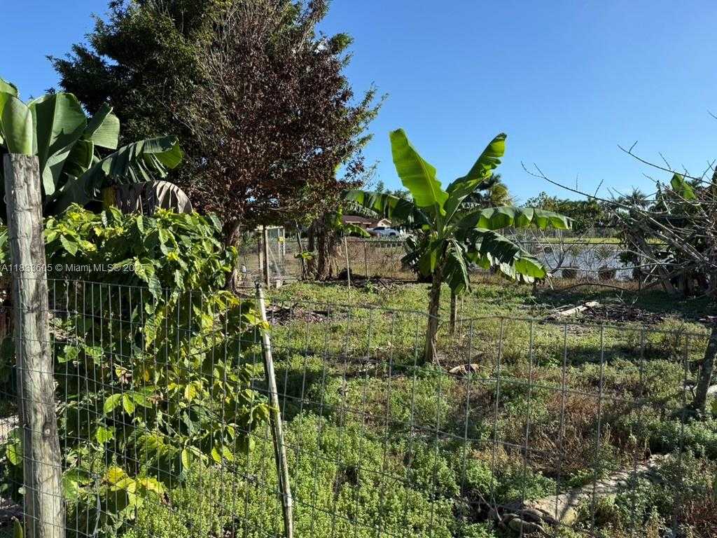 Small Image of 21025 SOUTH WEST 210TH AVE, Miami Number 75