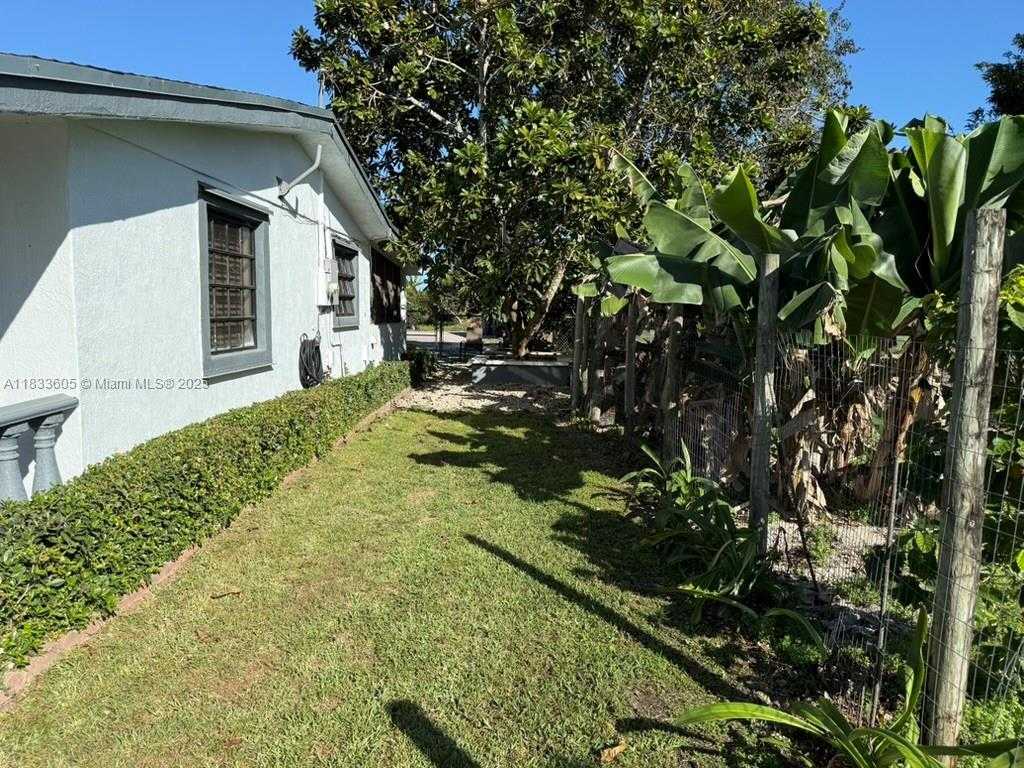 Small Image of 21025 SOUTH WEST 210TH AVE, Miami Number 94