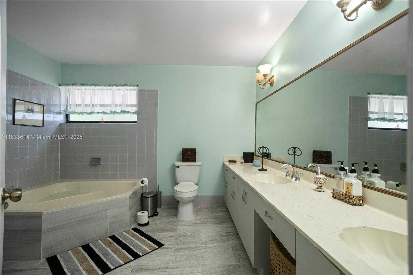 Small Image of 15824 COTSWOLD CT, Davie Number 12