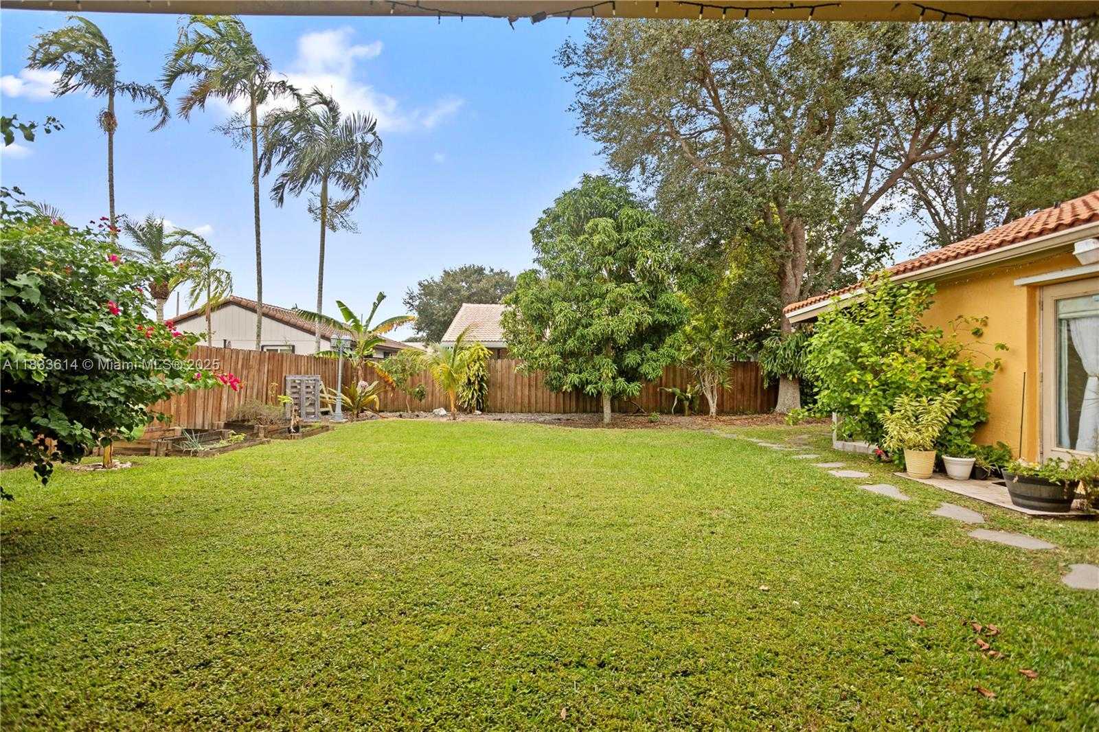 Small Image of 15824 COTSWOLD CT, Davie Number 37