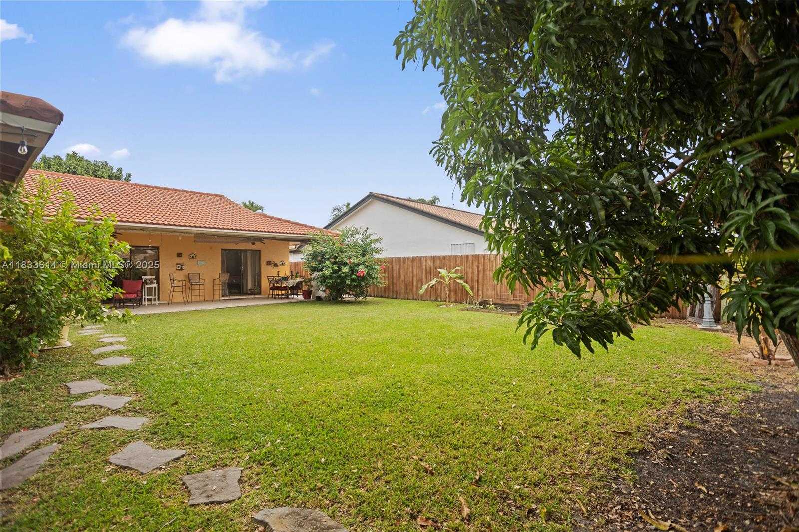 Small Image of 15824 COTSWOLD CT, Davie Number 38