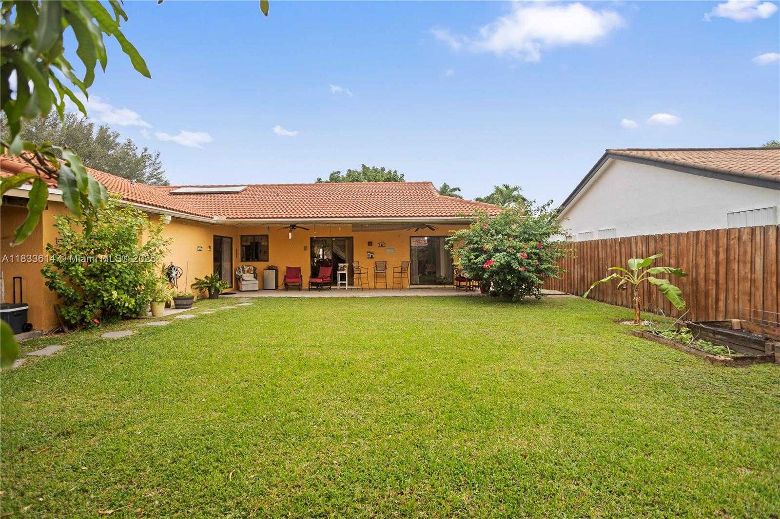 Small Image of 15824 COTSWOLD CT, Davie Number 39