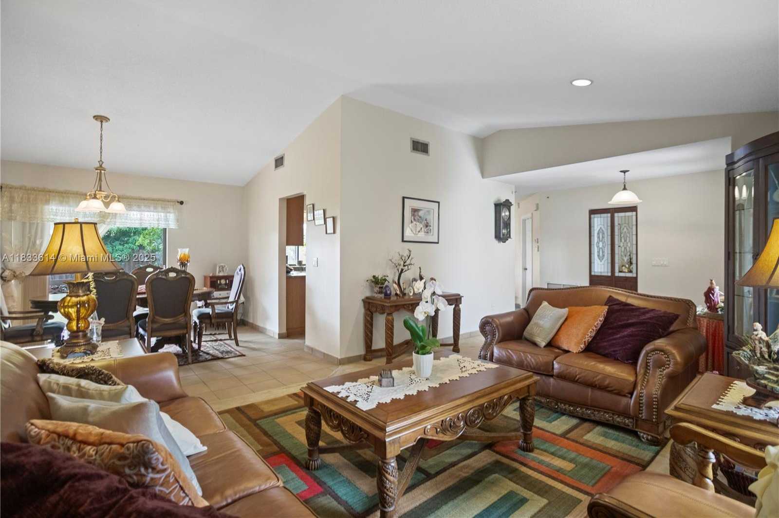Small Image of 15824 COTSWOLD CT, Davie Number 6