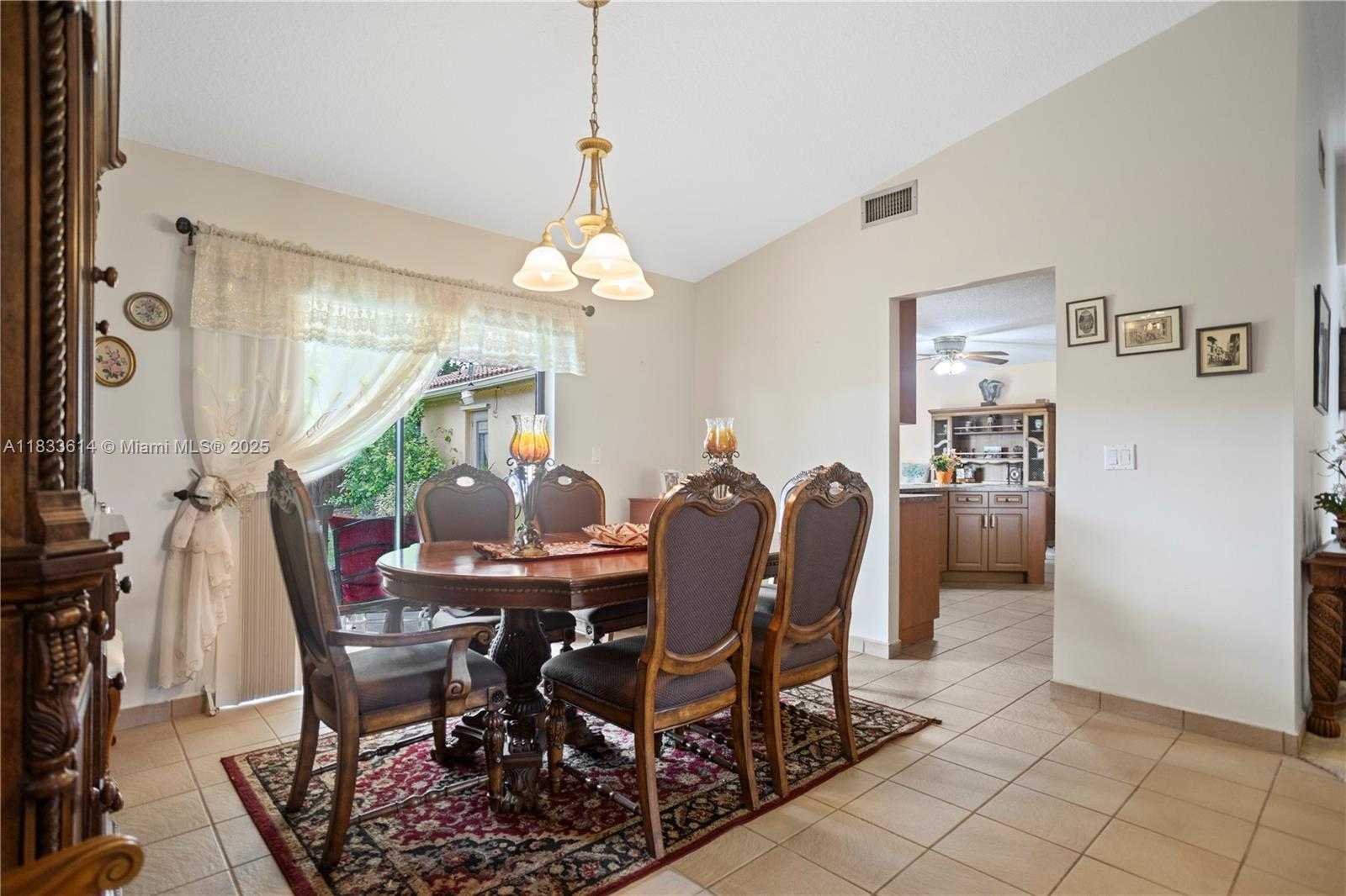 Small Image of 15824 COTSWOLD CT, Davie Number 8