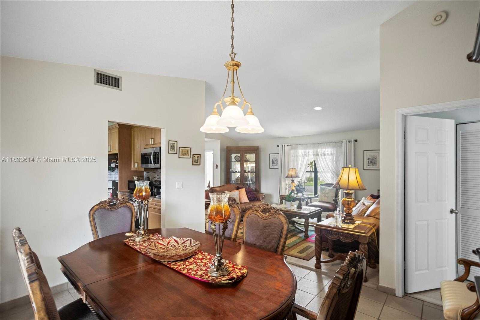 Small Image of 15824 COTSWOLD CT, Davie Number 9