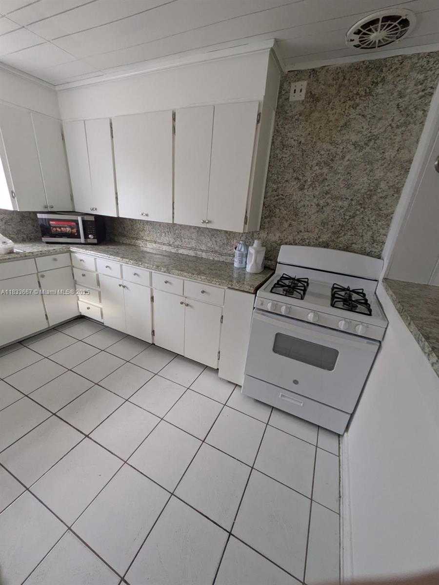 Small Image of 522 18TH ST, West Palm Beach Number 11