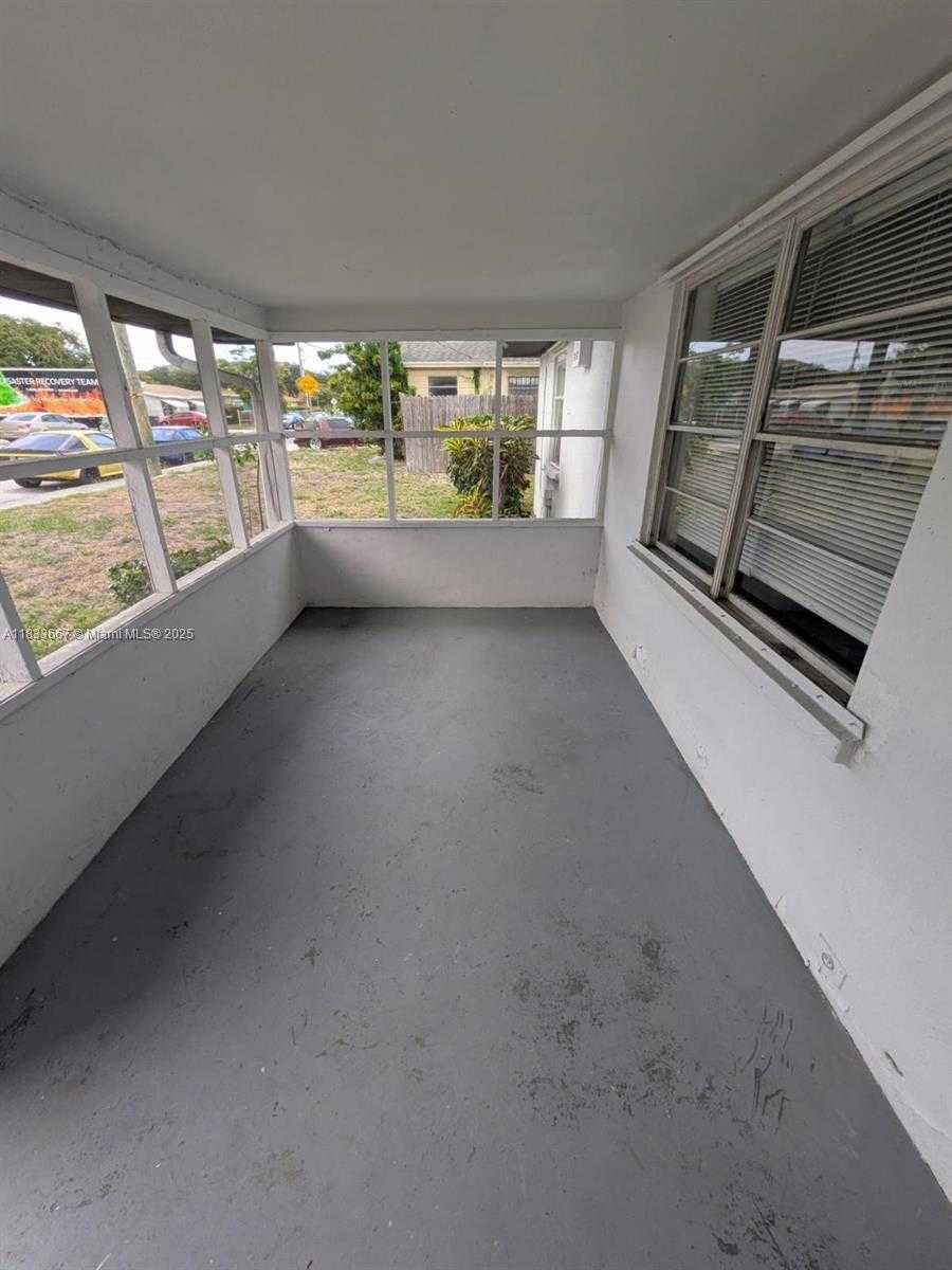 Small Image of 522 18TH ST, West Palm Beach Number 8