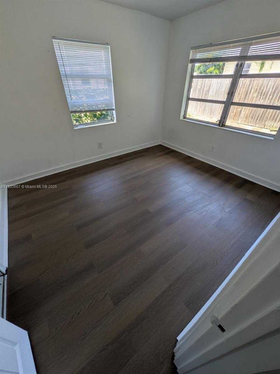 Small Image of 522 18TH ST, West Palm Beach Number 9