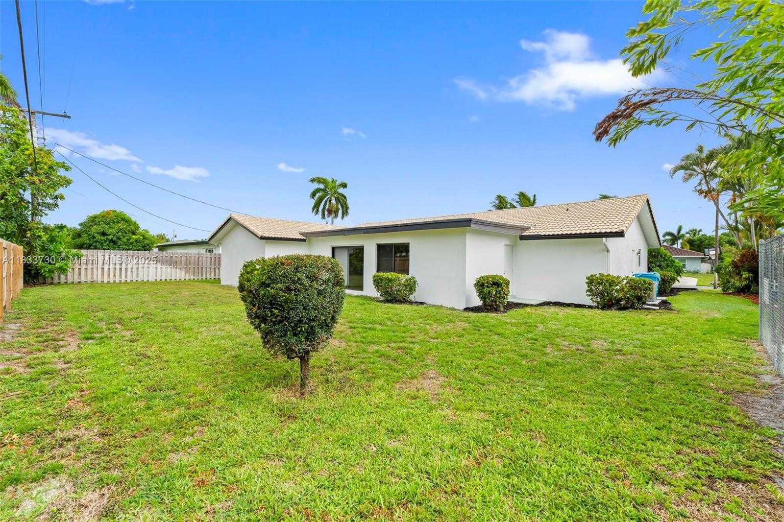 Small Image of 1340 SOUTH WEST 27TH PL, Boynton Beach Number 32
