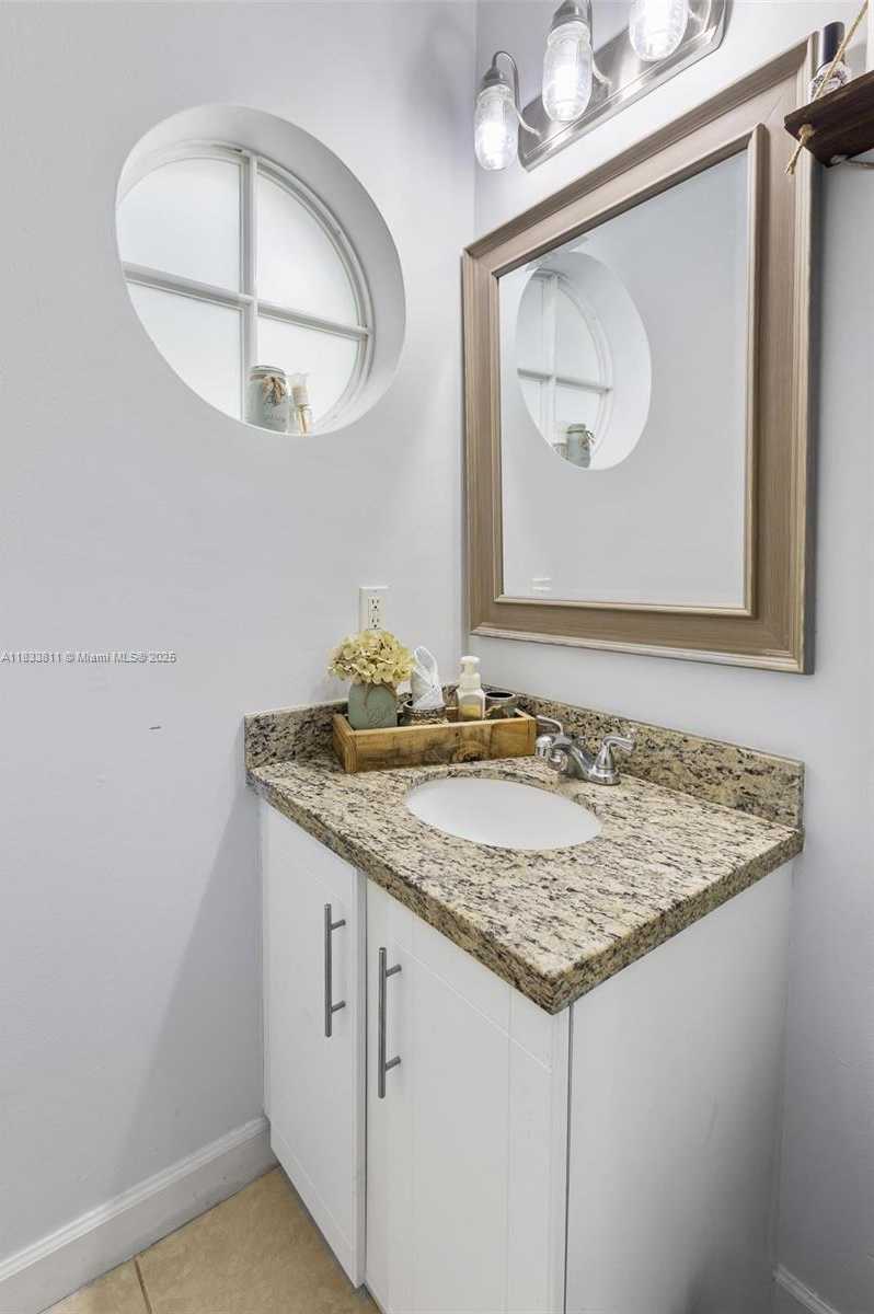 Small Image of Miramar Number 22
