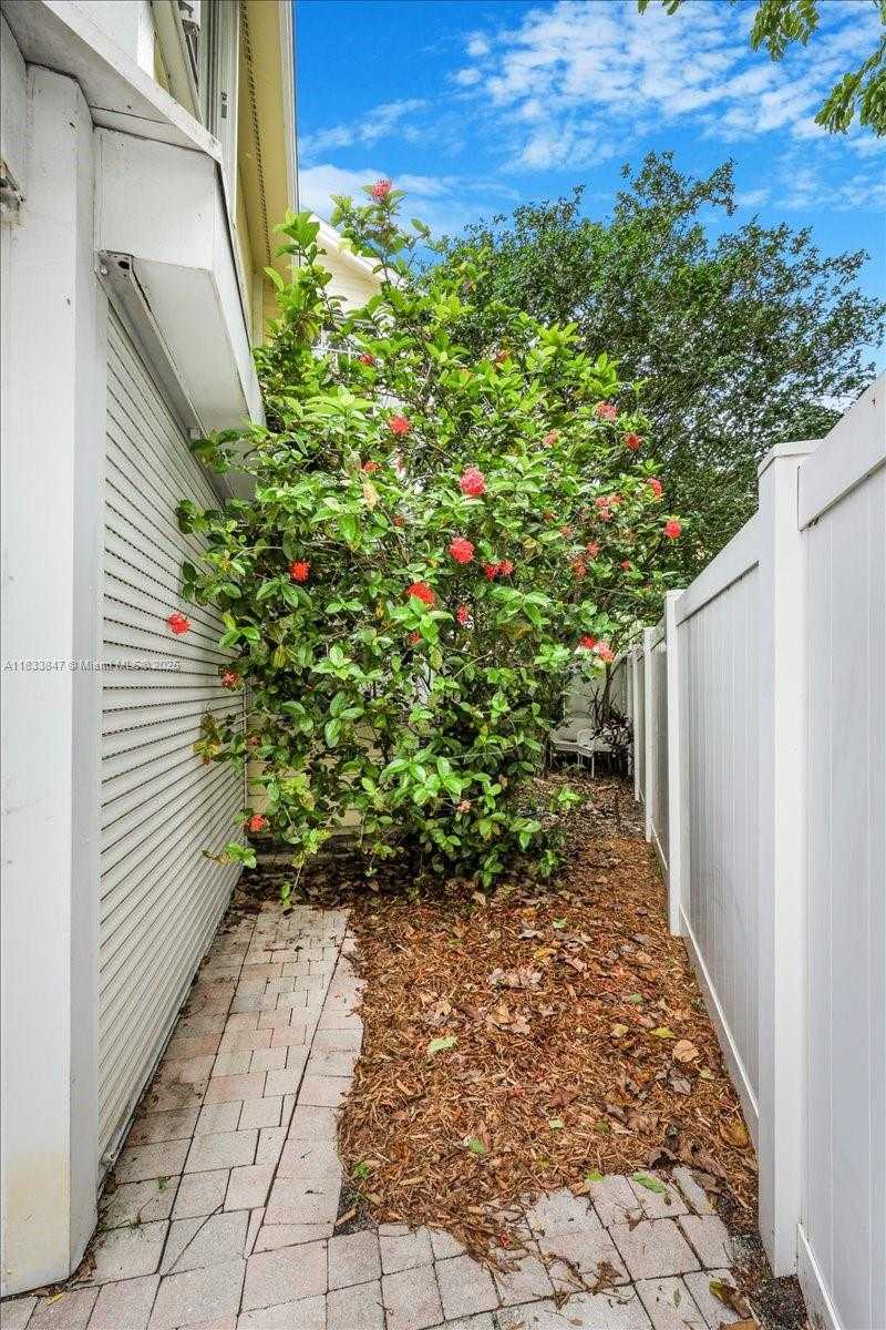 Small Image of 5366 214TH CT S, Boca Raton Number 33