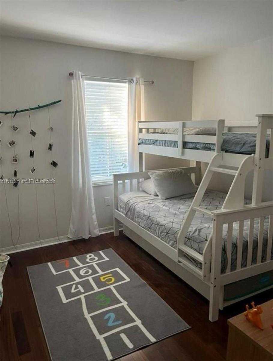 Small Image of 1125 BUTTERNUT LN, Hollywood Number 11