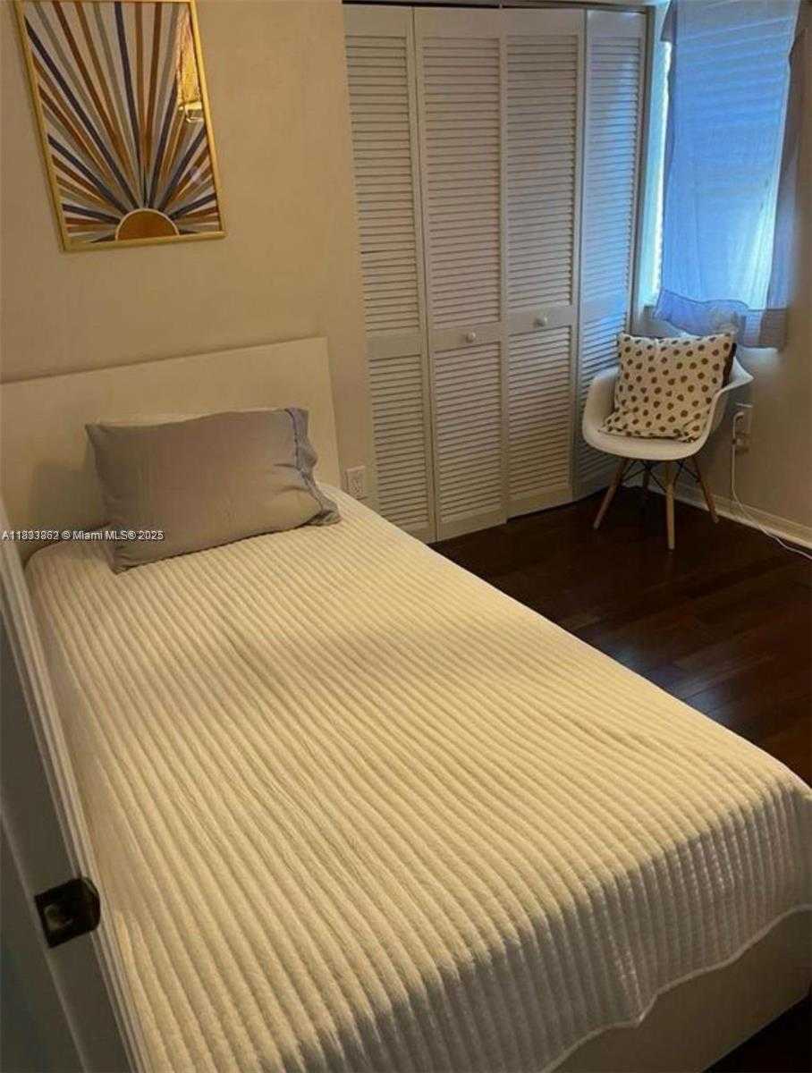 Small Image of 1125 BUTTERNUT LN, Hollywood Number 12