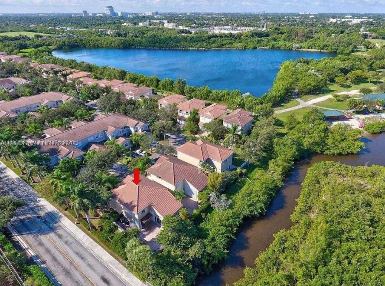 Small Image of 1125 BUTTERNUT LN, Hollywood Number 2