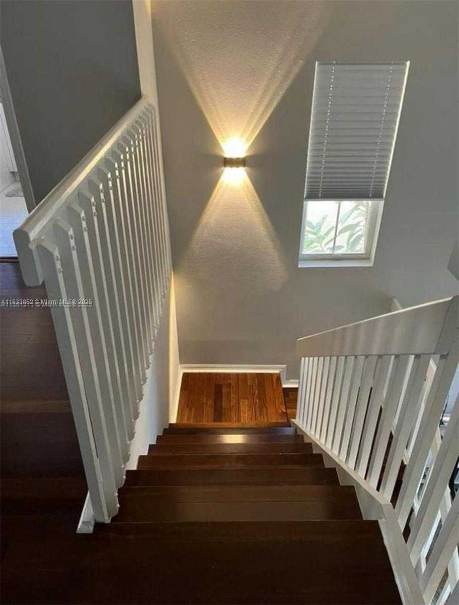 Small Image of 1125 BUTTERNUT LN, Hollywood Number 5