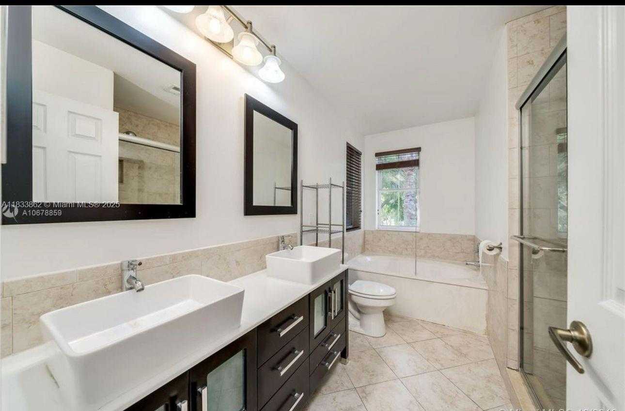 Small Image of 1125 BUTTERNUT LN, Hollywood Number 9