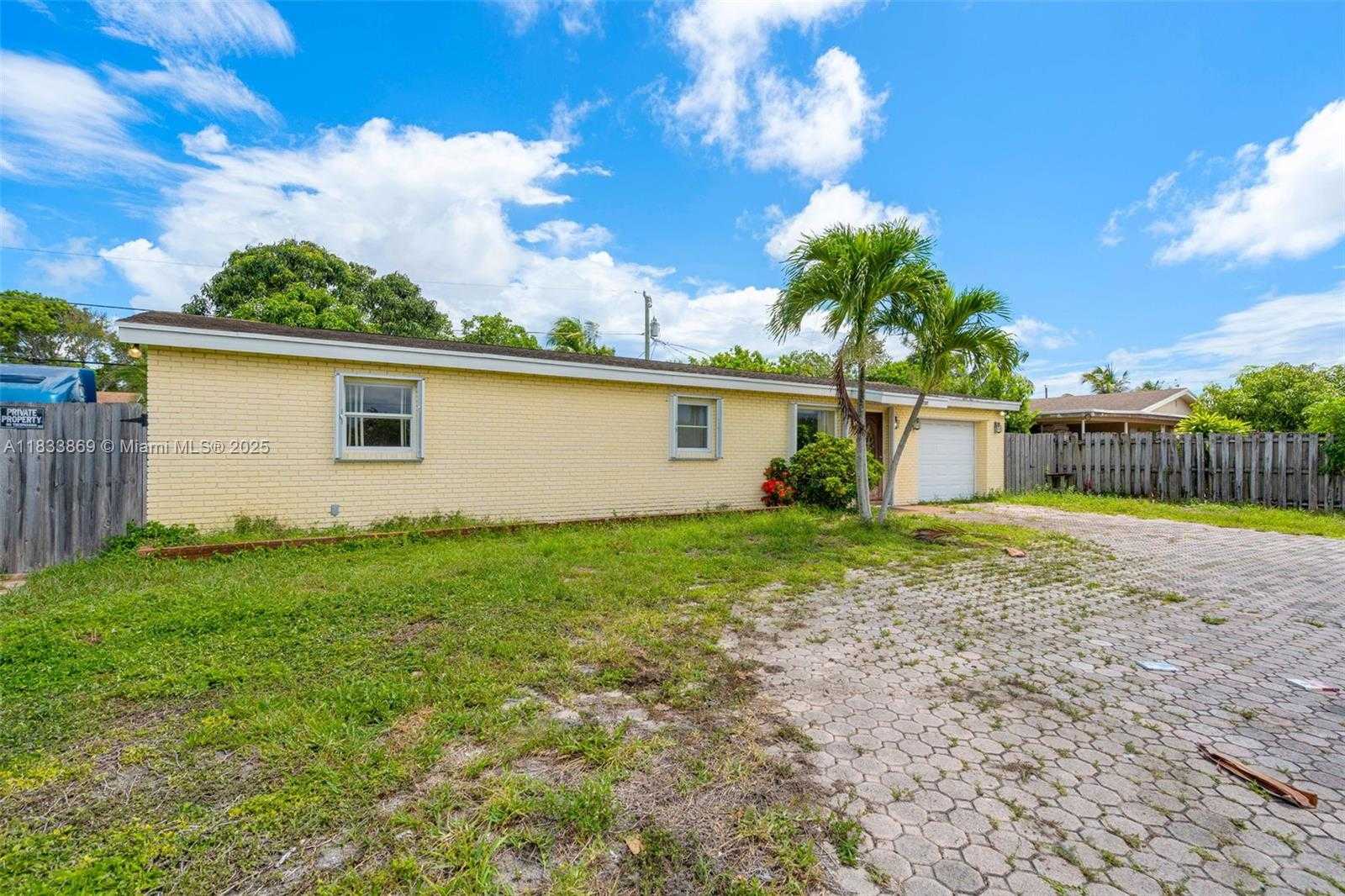 Small Image of 2727 HYPOLUXO RD, Boynton Beach Number 2