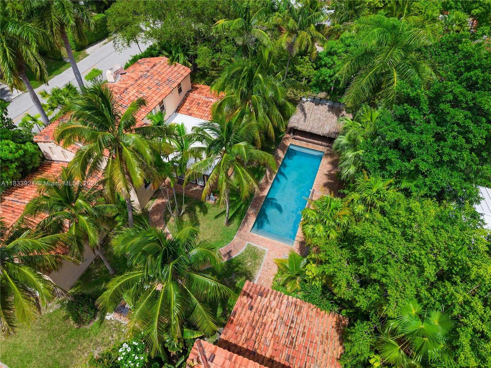 Small Image of 2880 FAIRGREEN DR, Miami Beach Number 10