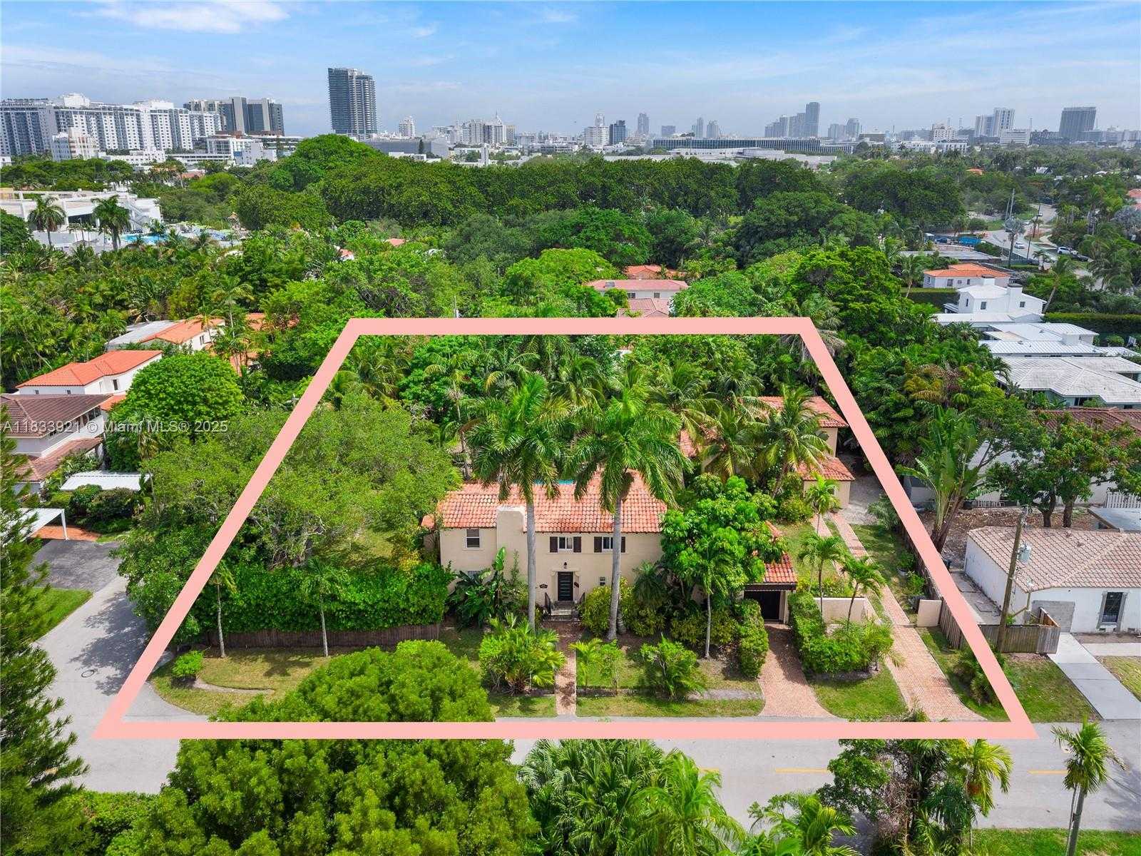 Small Image of 2880 FAIRGREEN DR, Miami Beach Number 12
