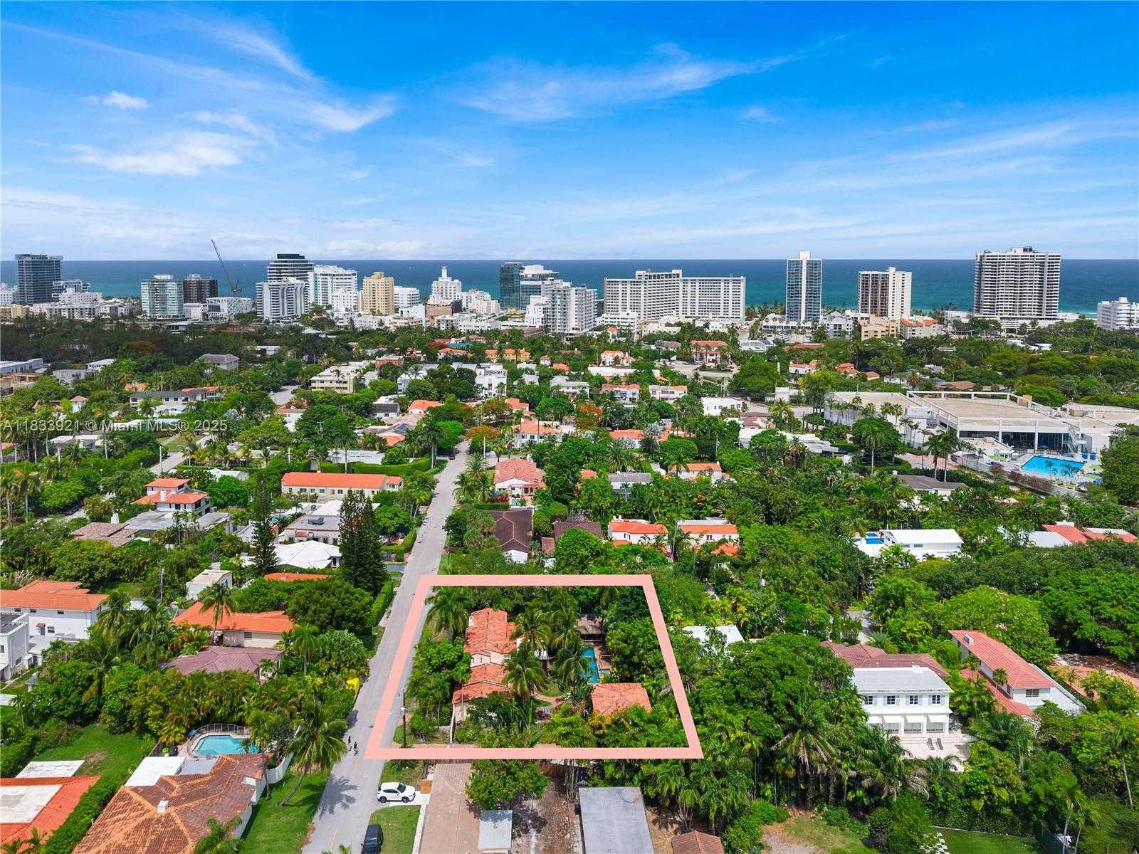 Small Image of 2880 FAIRGREEN DR, Miami Beach Number 14