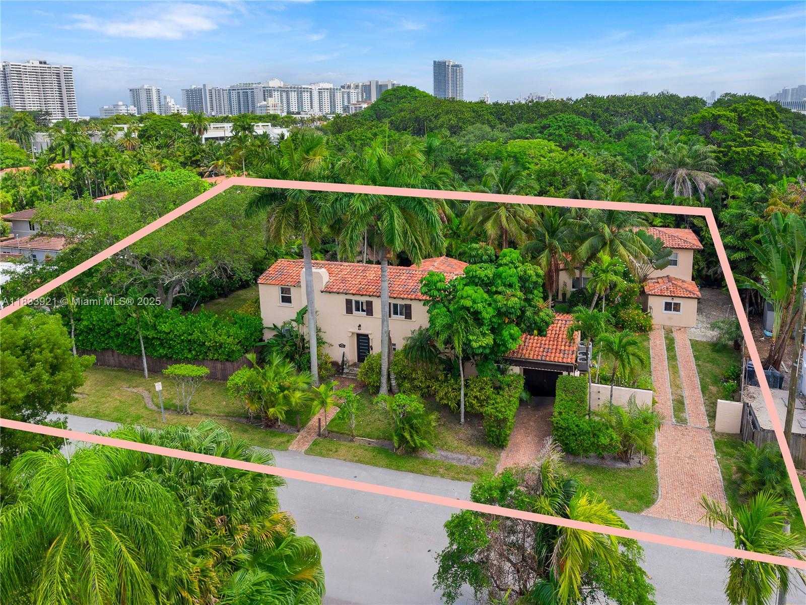 Small Image of 2880 FAIRGREEN DR, Miami Beach Number 4