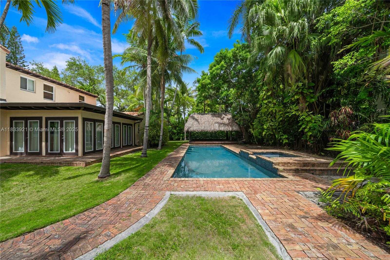 Small Image of 2880 FAIRGREEN DR, Miami Beach Number 6